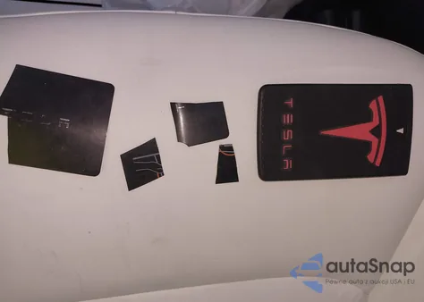 2022 Tesla Model Y Long Range Dual Motor All-Wheel Drive z USA, uszkodzony, nr VIN 7SAYGDEE2NF362272